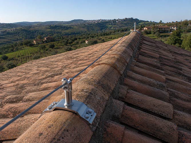 Manutenzione Tetto - Linea vita
